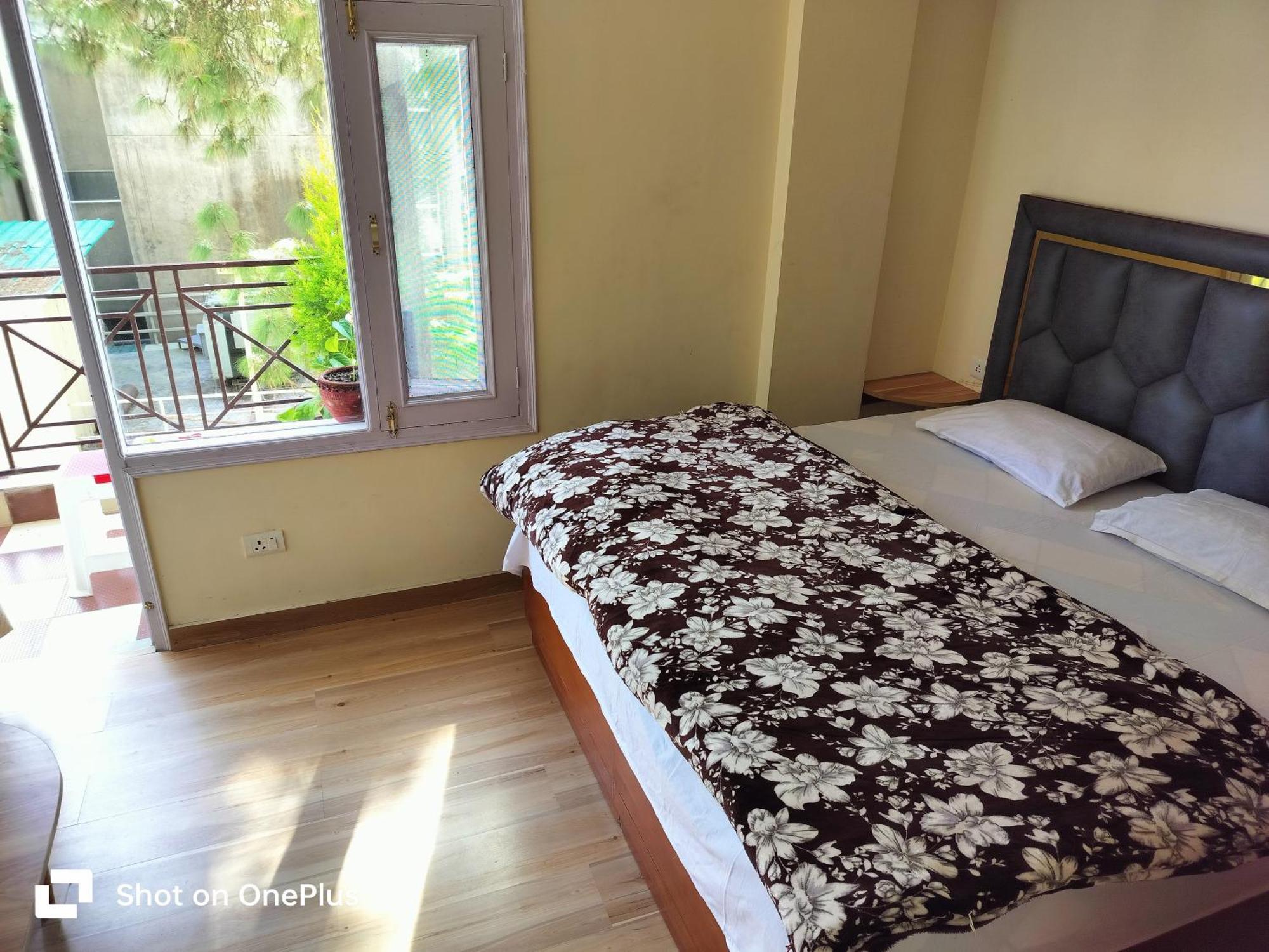 Shimla Vibes B & B Free Pick And Drop From Isbt Shimla Buitenkant foto